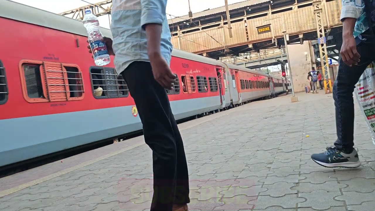FULL ARRIVAL AND DEPARTURE OF 12617 MANGALA LAKSHADWEEP SF EXPRESS FROM KALYAN JN HAULT WITH WAG-9HC