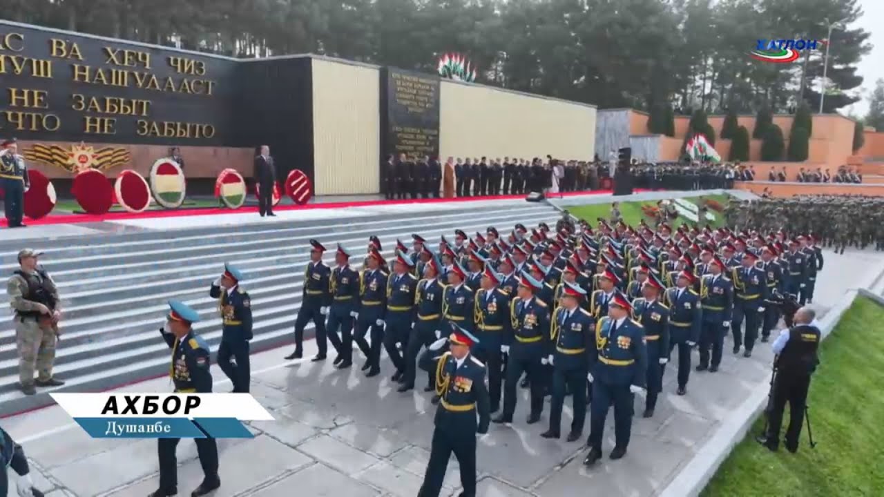 Пешвои миллат дар маросими гулчанбаргузорӣ ва паради ҳарбӣ дар Боғи Ғалаба иштирок намуданд