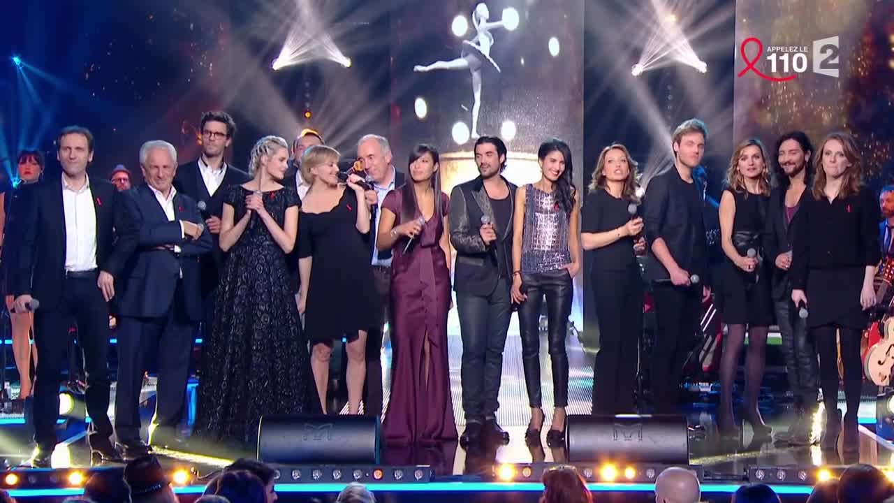 La Troupe du Roi Arthur et l'équipe de la Quotidienne chantent 