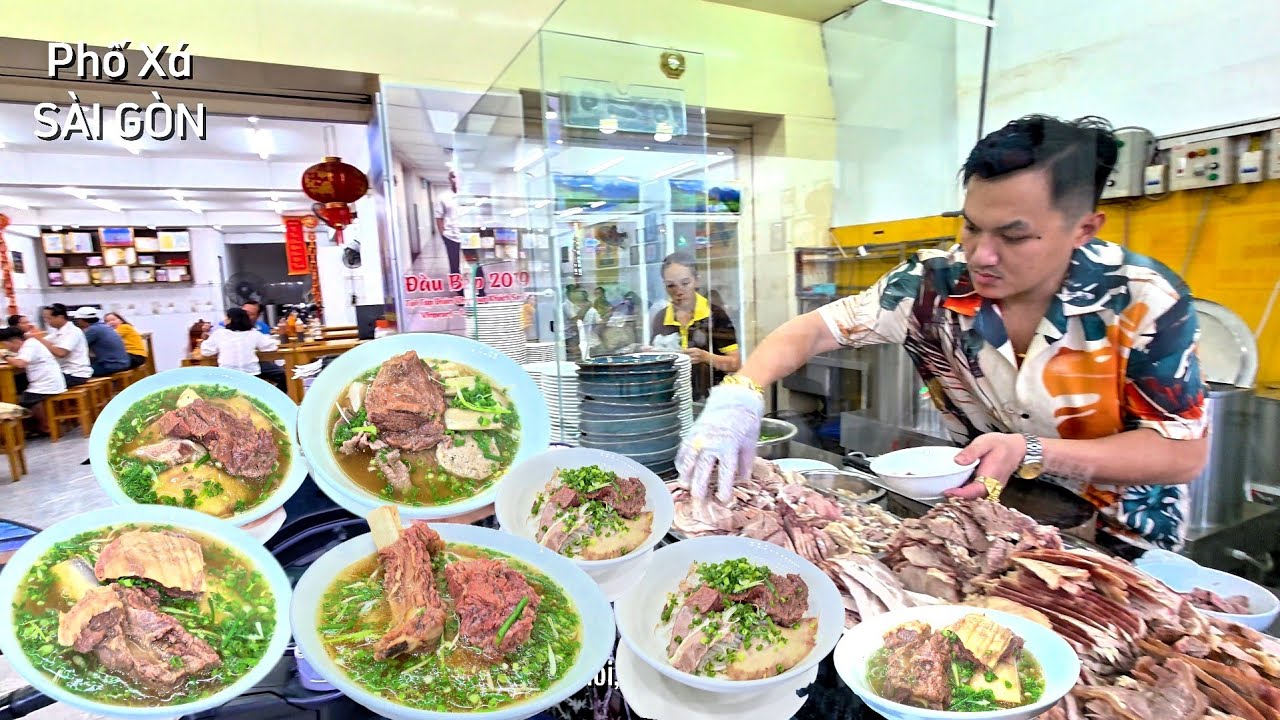 Quá độc đáo PHỞ CÔNG của anh đầu bếp KS 5 sao tô 135k, 95K luôn CHẬT KÍN KHÁCH nhờ có BÍ QUYẾT RIÊNG