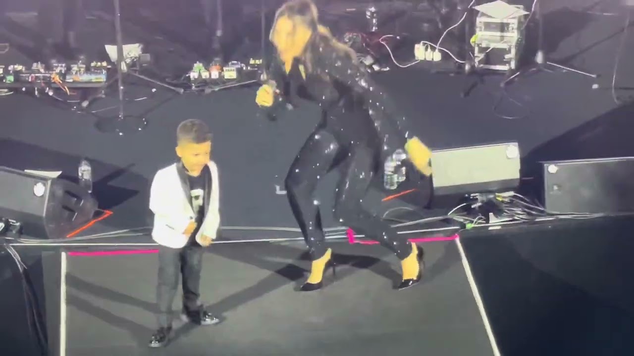 Lorena Gómez y su hijo - El peón y la reina