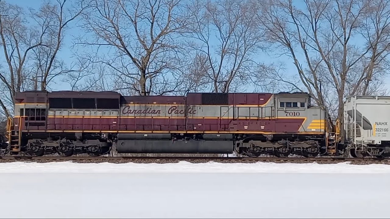 My first time catching the CP7010, along with the CSX B647, railfanning with @GY51360.
