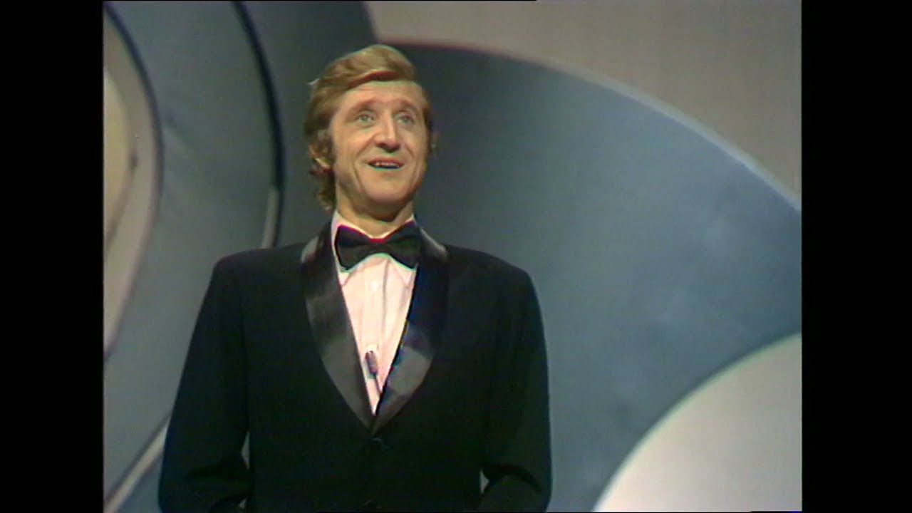 Ősz Ferenc időt húz Szécsi Pál fellépése előtt (Televarieté, 1974)