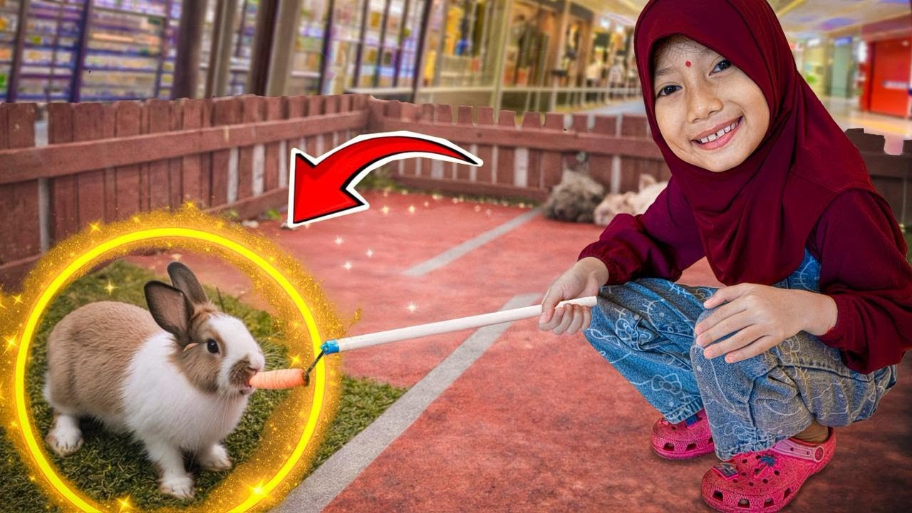 AQILA KASIH MAKAN KELINCI DI MALL