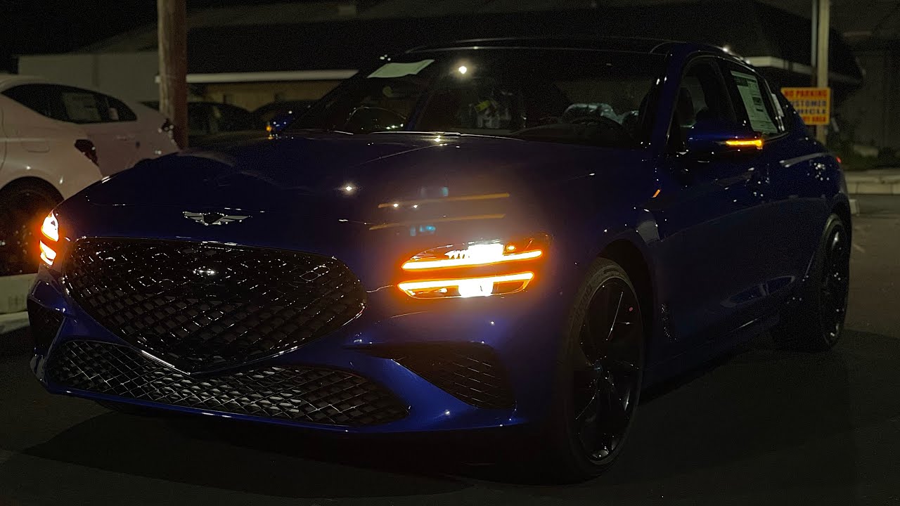 Освещение салона и экстерьера Genesis G70 2022 года ночью