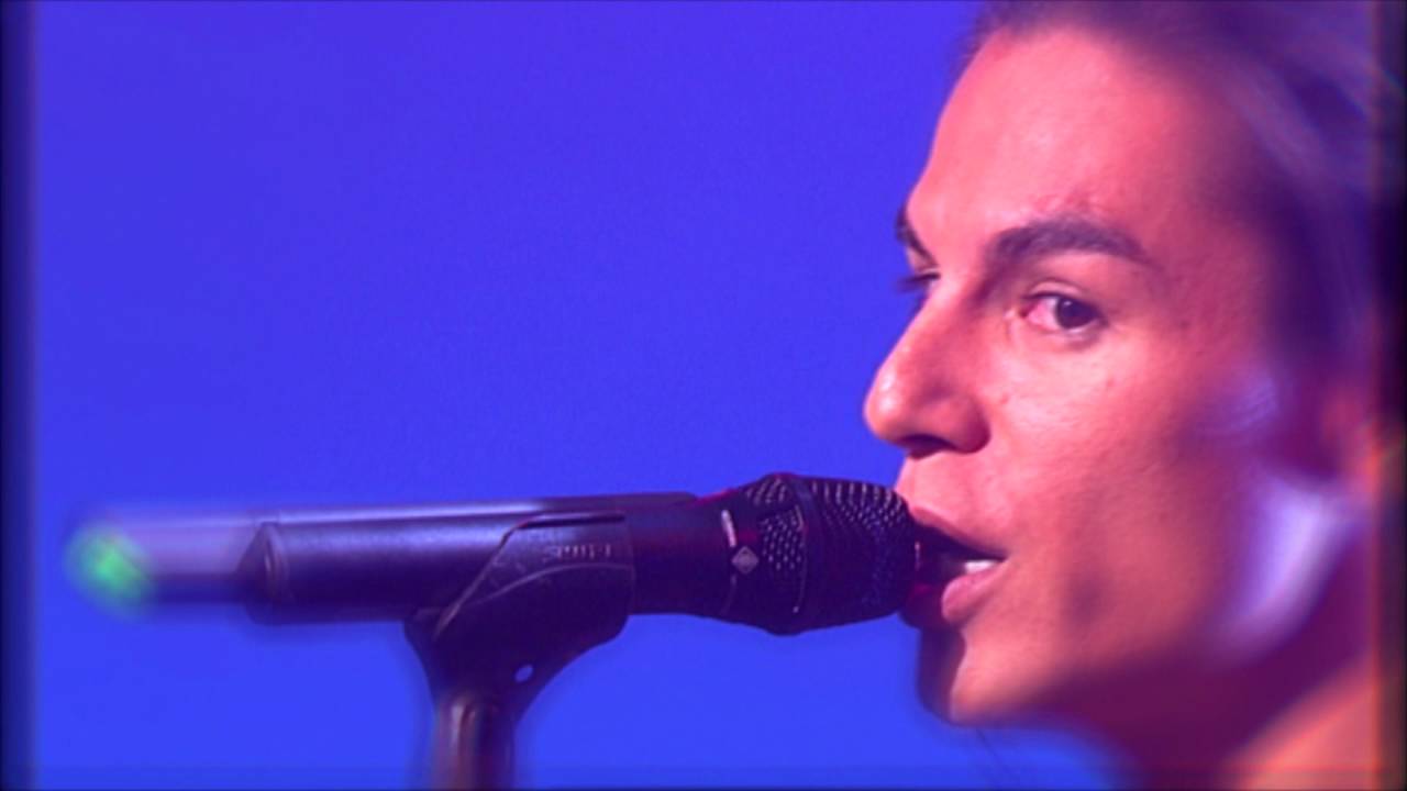 A Love A Piece Of My Love. Julio Iglesias Jr.