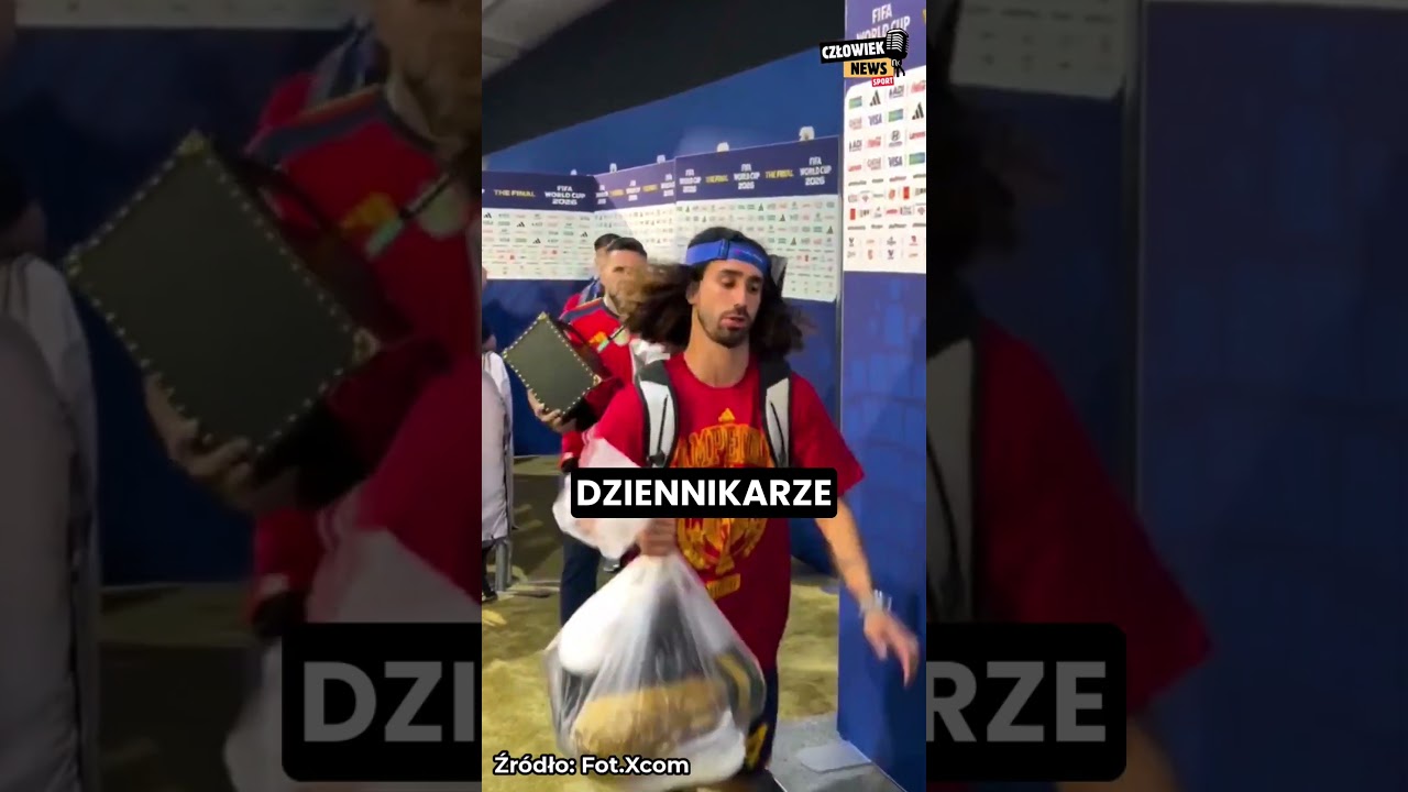 WZIĄŁ SWOJE TROFEUM JAK ZAKUPY ZE SKLEPU! #piłkanożna #fyp #polska #sports #dlaciebie #piłka #fcb