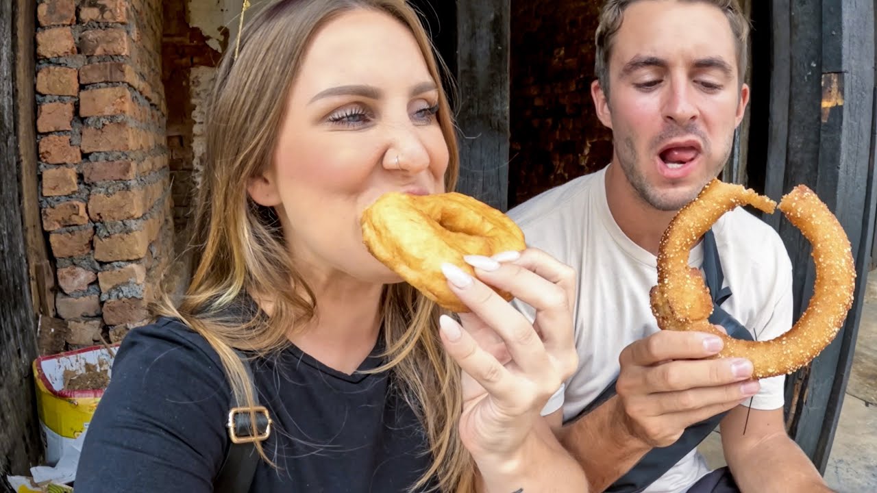 Это местная непальская уличная еда!? (ПРАЗДНИК в Бандипуре)🇳🇵