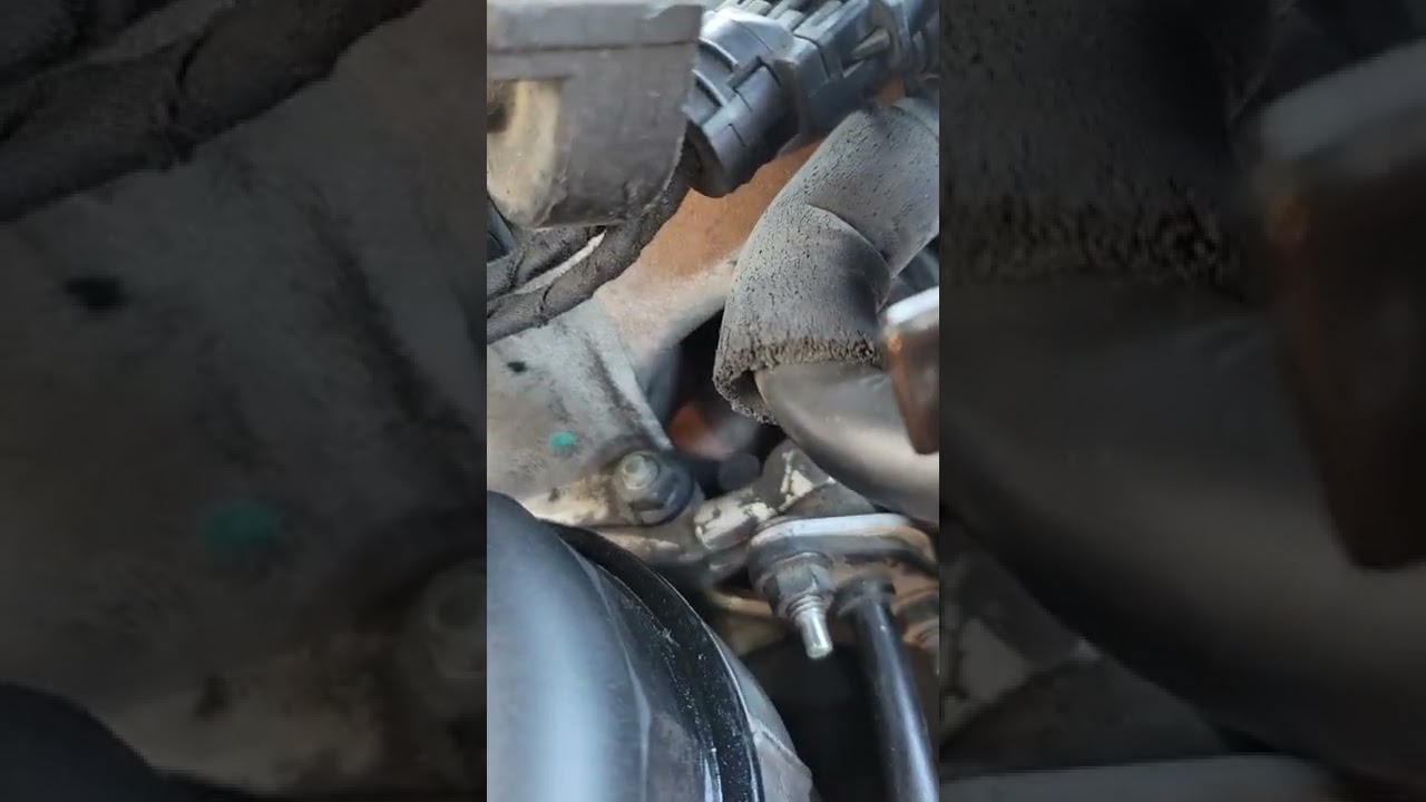 Hyundai Azera 2008 3.8.  How to Locate the coolant temperature sensor on Hyundai Azera 2008.