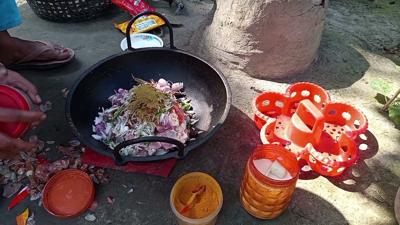 অনেক দিন পড়ে আজকে গরুর গোস রান্না করলাম। আর তার সাতে আলু ভাজি আর দই খেলাম।