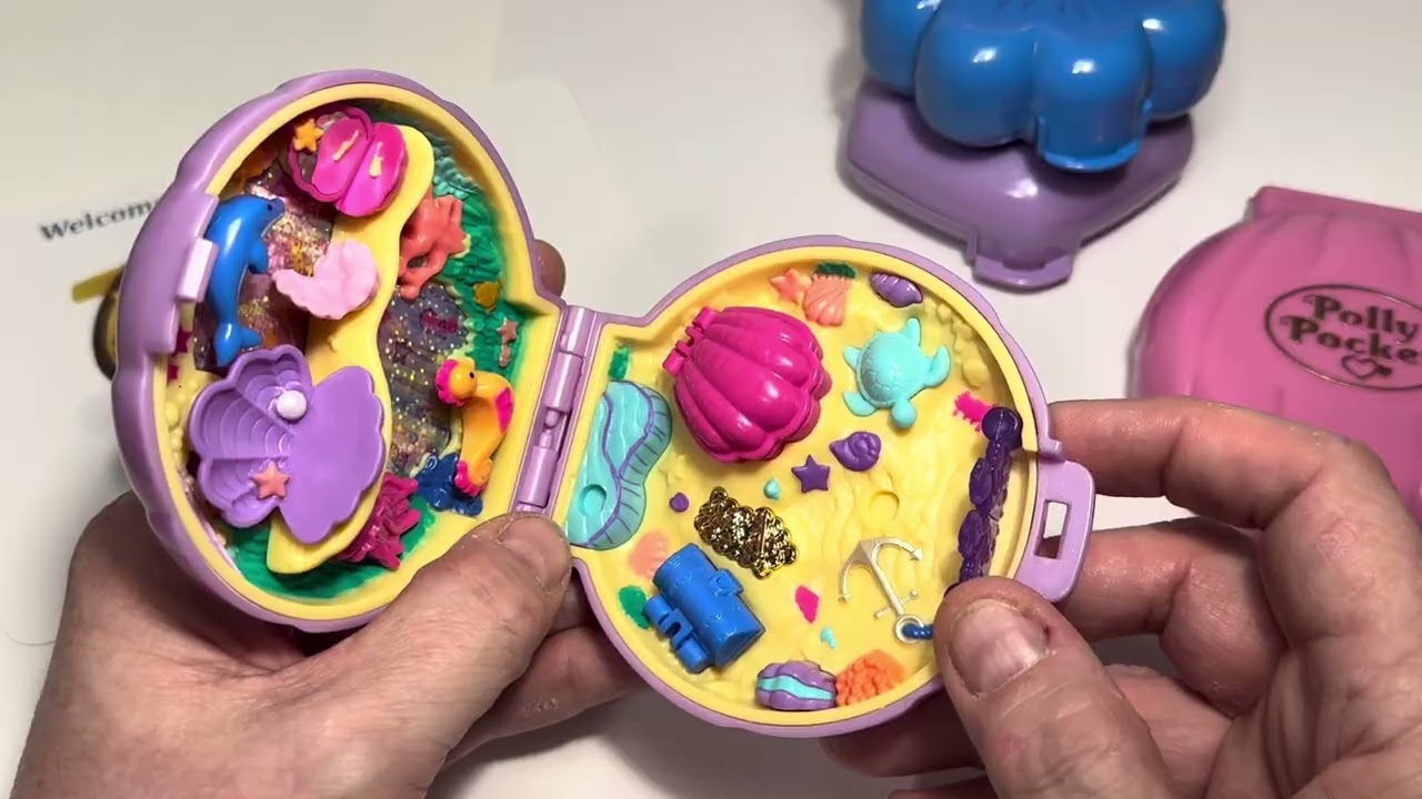 Opening Polly Pocket Keepsake Collection Mermaid Dreams