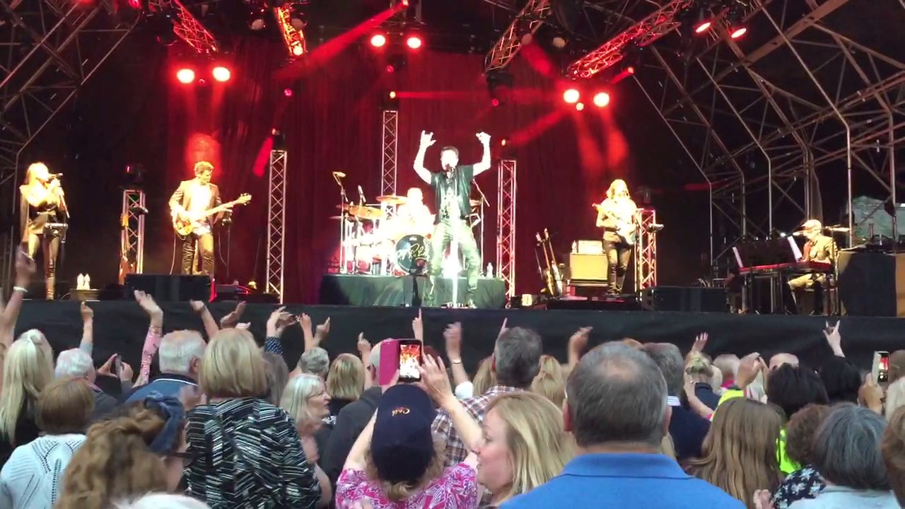 Cliff Richard Devil Woman Lincoln Castle 24th June 2017