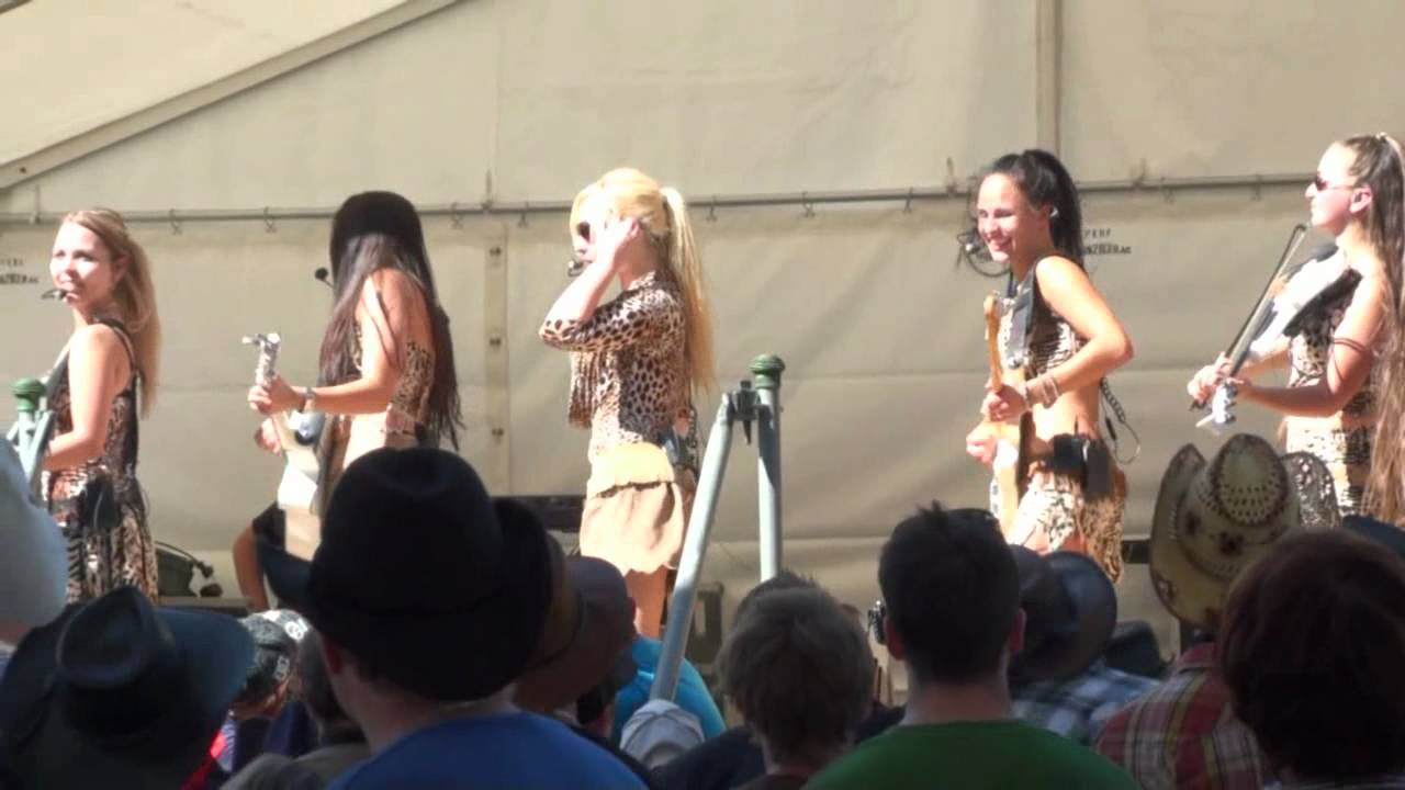 COUNTRY SISTERS - Good Golly Miss Molly/Johnny B. Good