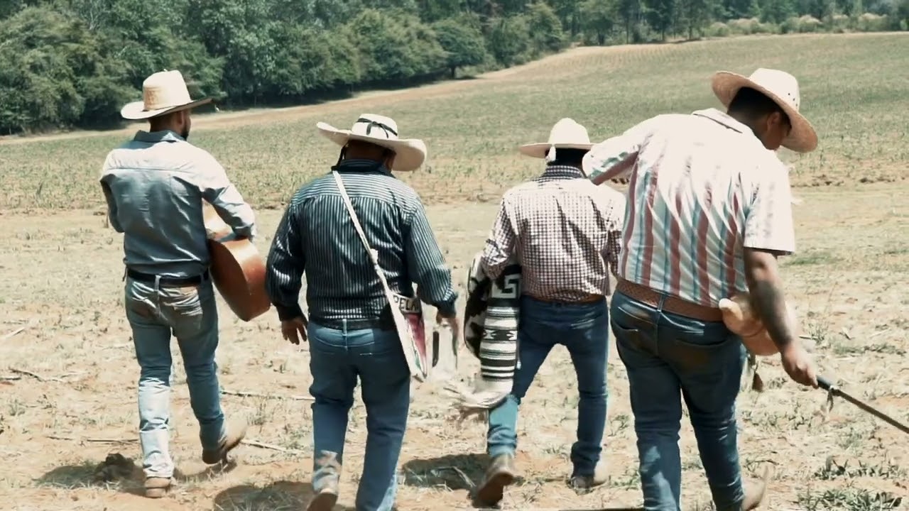 Banda Pelavacas “cantando en el cerro”
