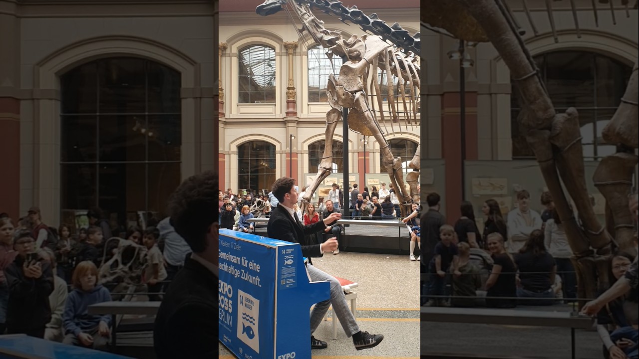 Funny Piano Medley in Natural History Museum!