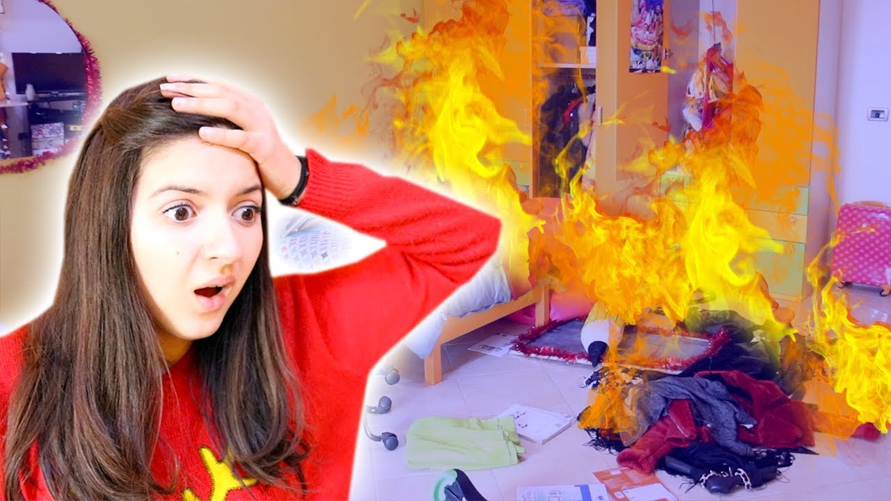 LU&Igrave; DISTRUGGE LA STANZA DI SOF&Igrave;! *si arrabbia tantissimo*