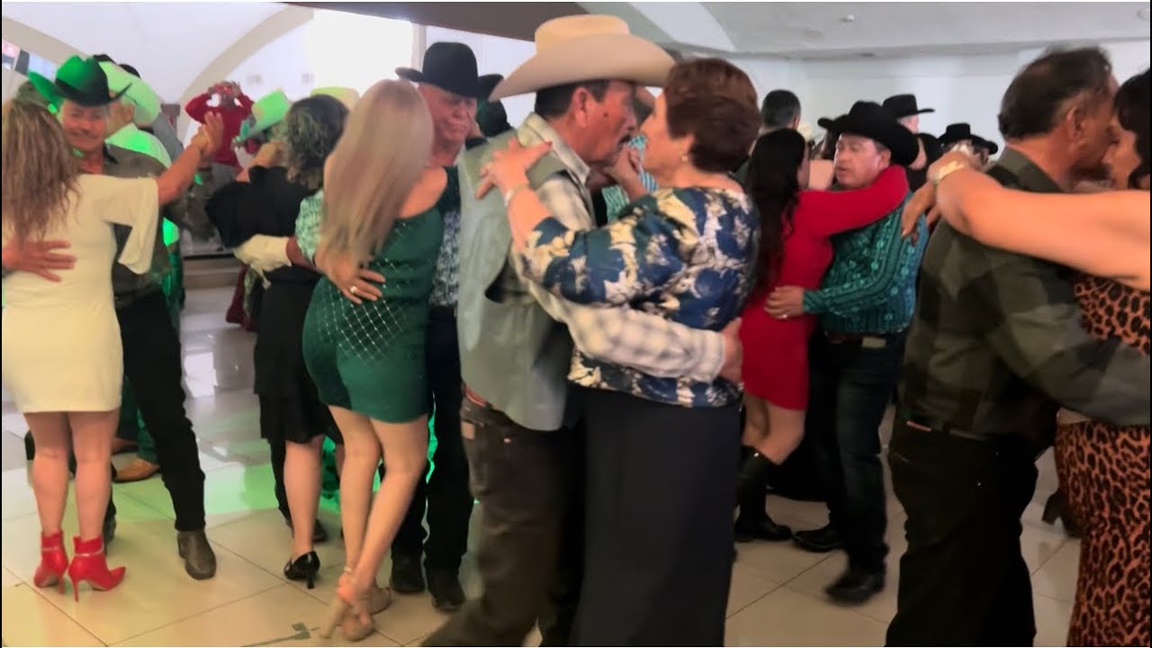 Lleno total en baile de corazones desde chihuahua capital con los imperiales 