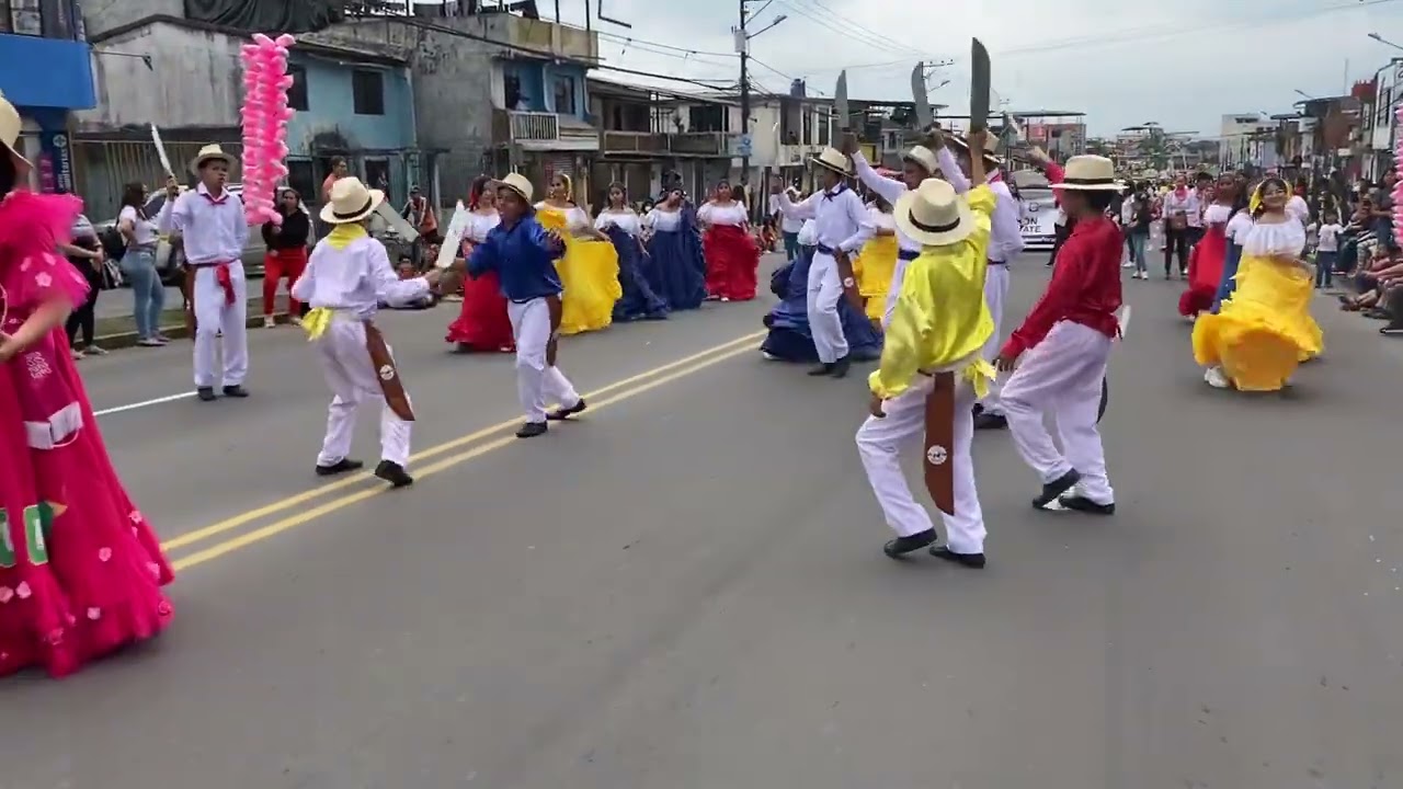 Danza La Iguana en el pregón de Santo Domingo por sus 15 años de provincialización 💚❤️