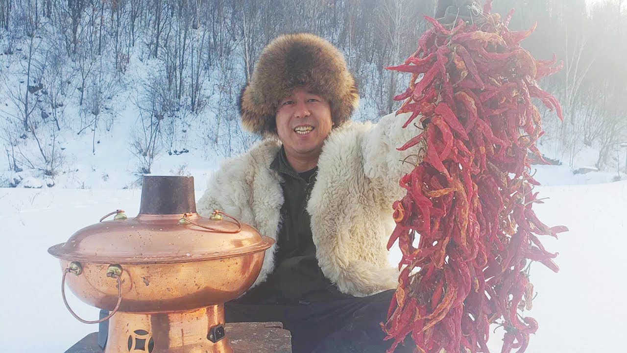 长白山零下将近40度了，冰天雪地吃麻辣火锅，真过瘾，再冷也不怕！【关东大海哥】