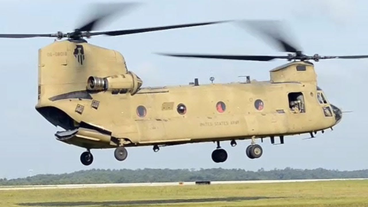 Boeing CH-47 Chinook Take Off