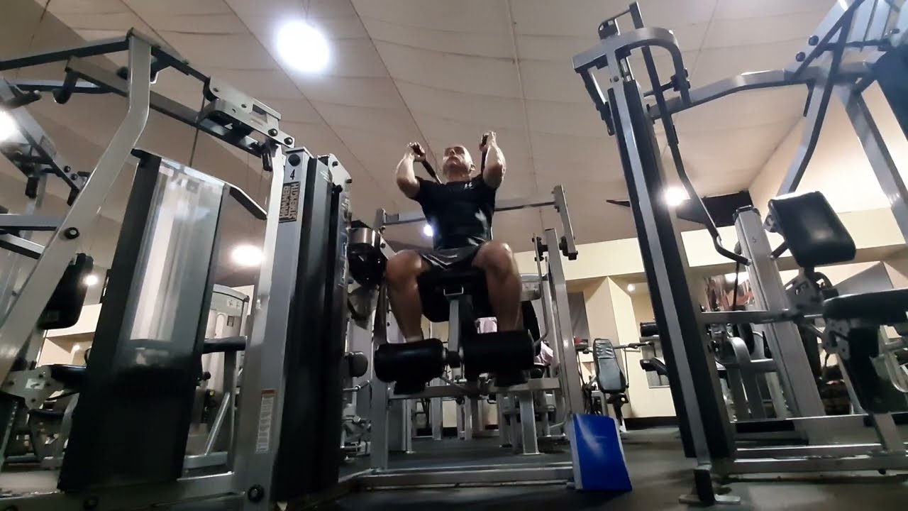 Hammer Strength MTS abdominal crunch with 40 lbs. #howtogetabs