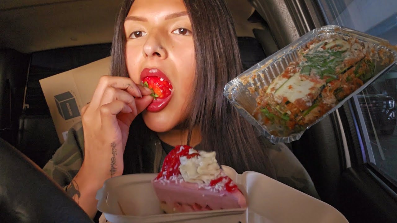 STRAWBERRY CHEESECAKE | LASAGNA & KALE SALAD | RAW VEGAN MUKBANG