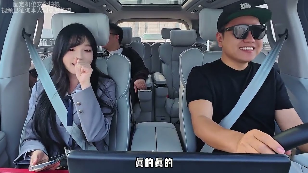 姐妹給甜辣甜辣的美女叫了一台可以尖叫的車 #愛唱歌的騾子 #在車裡唱歌也太chill了 #沃爾沃EM90和騾子哥的音樂之旅 #我們的歌 #辣妹子低脂辣醬和騾子哥的音樂之旅