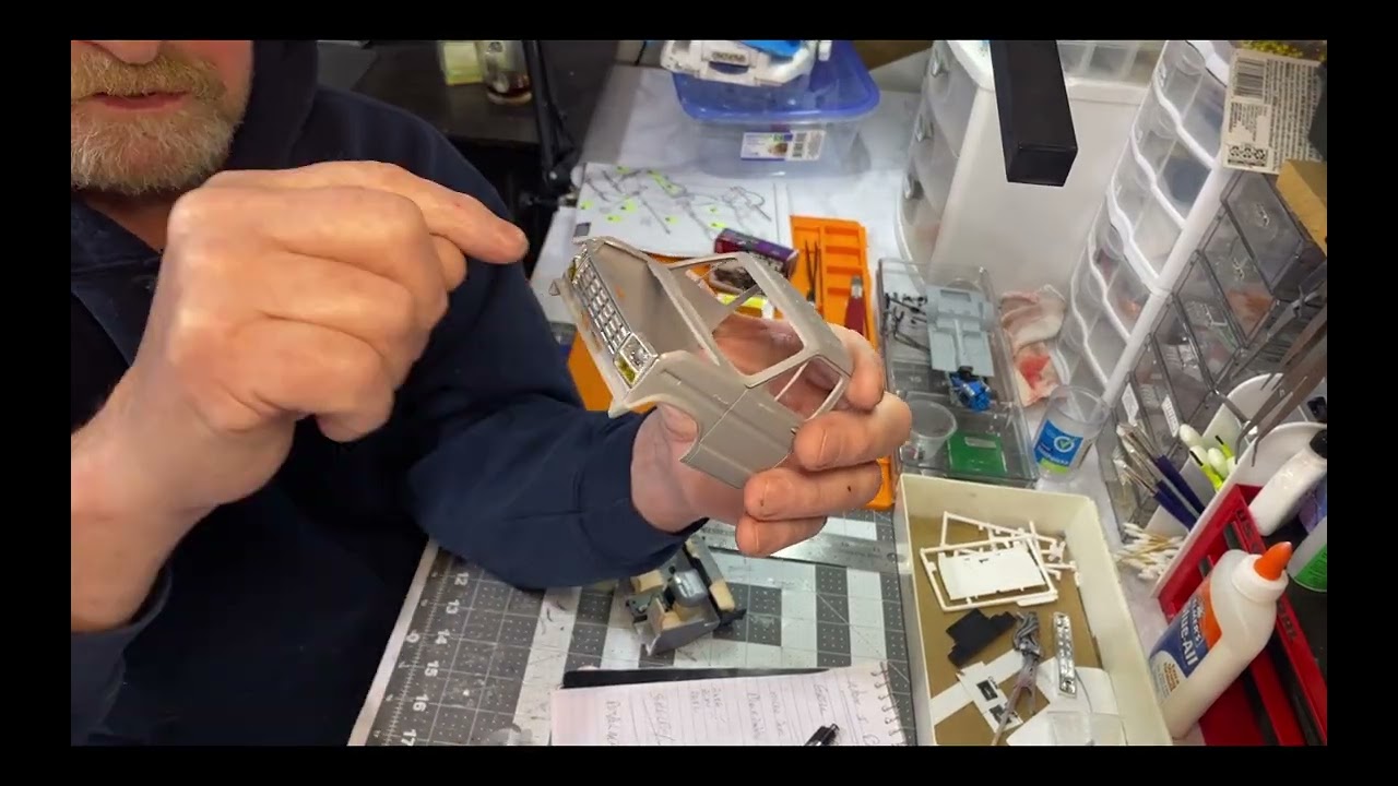 Воскресная утренняя программа «Модельные автомобили и кофе» с Полом (@LeftCoastModelCarBuilds), в...