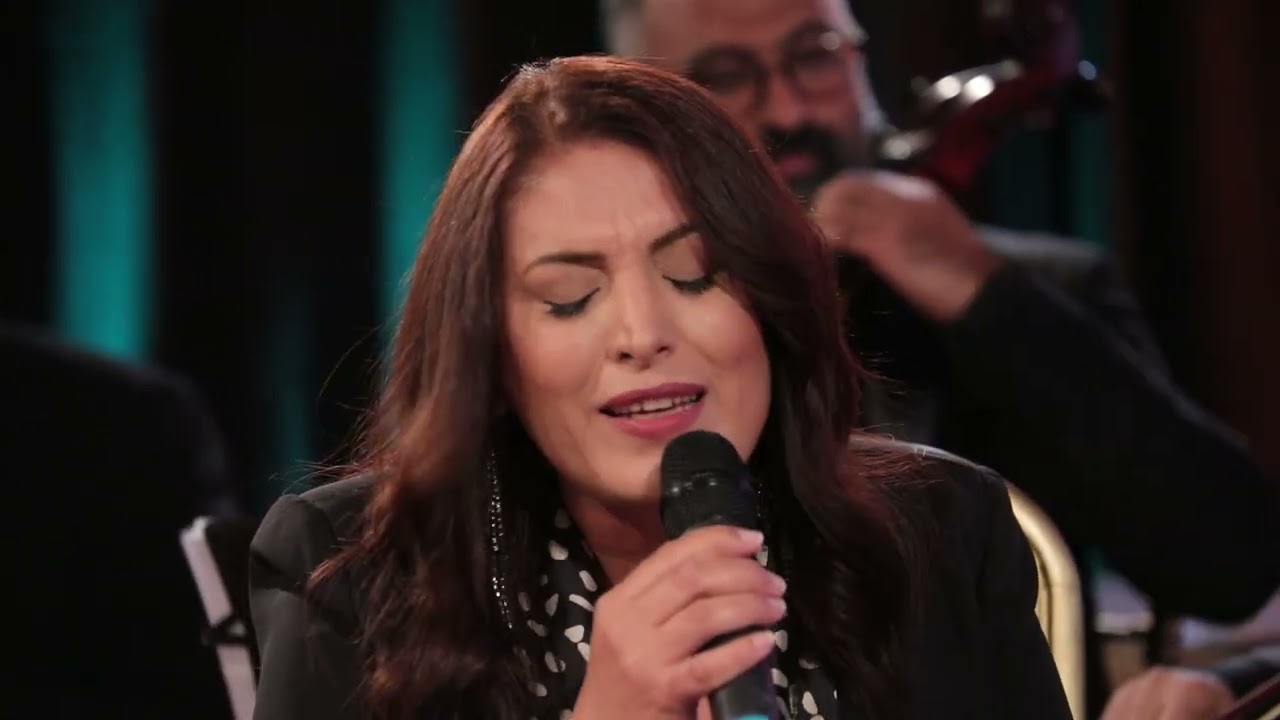 Nazire Savran : '' Bana bir aşk masalından şarkılar söyle ''