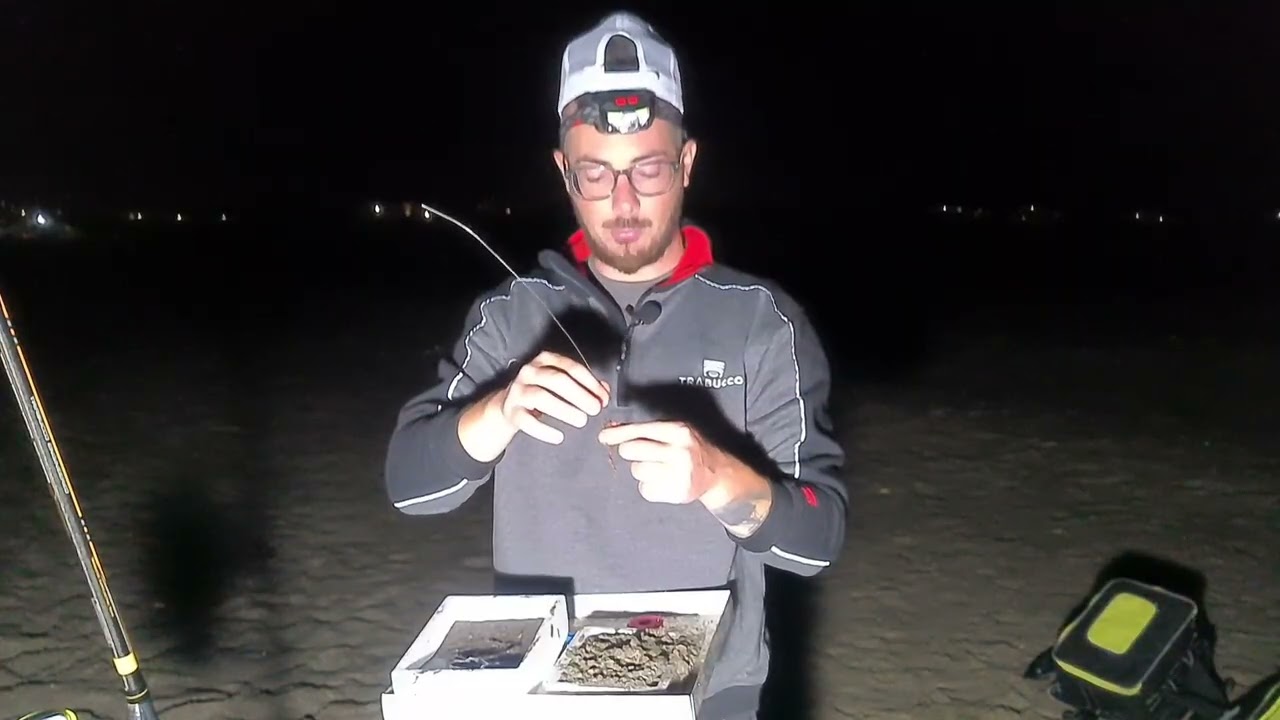 Il modo MIGLIORE per INNESCARE L' ARENICOLA 🐛🎣