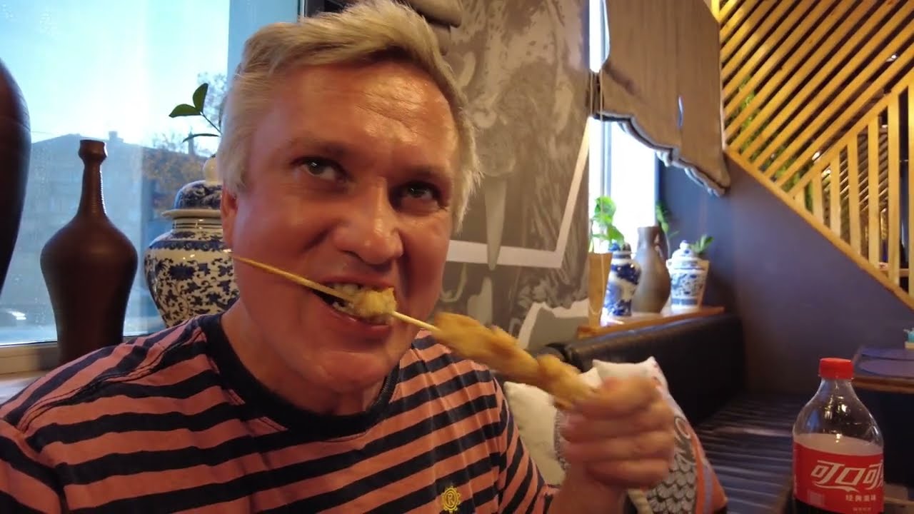 Еда прекрасная и ужасная. Китайский ресторан в Благе. Русский едет в Россию. 27 серия