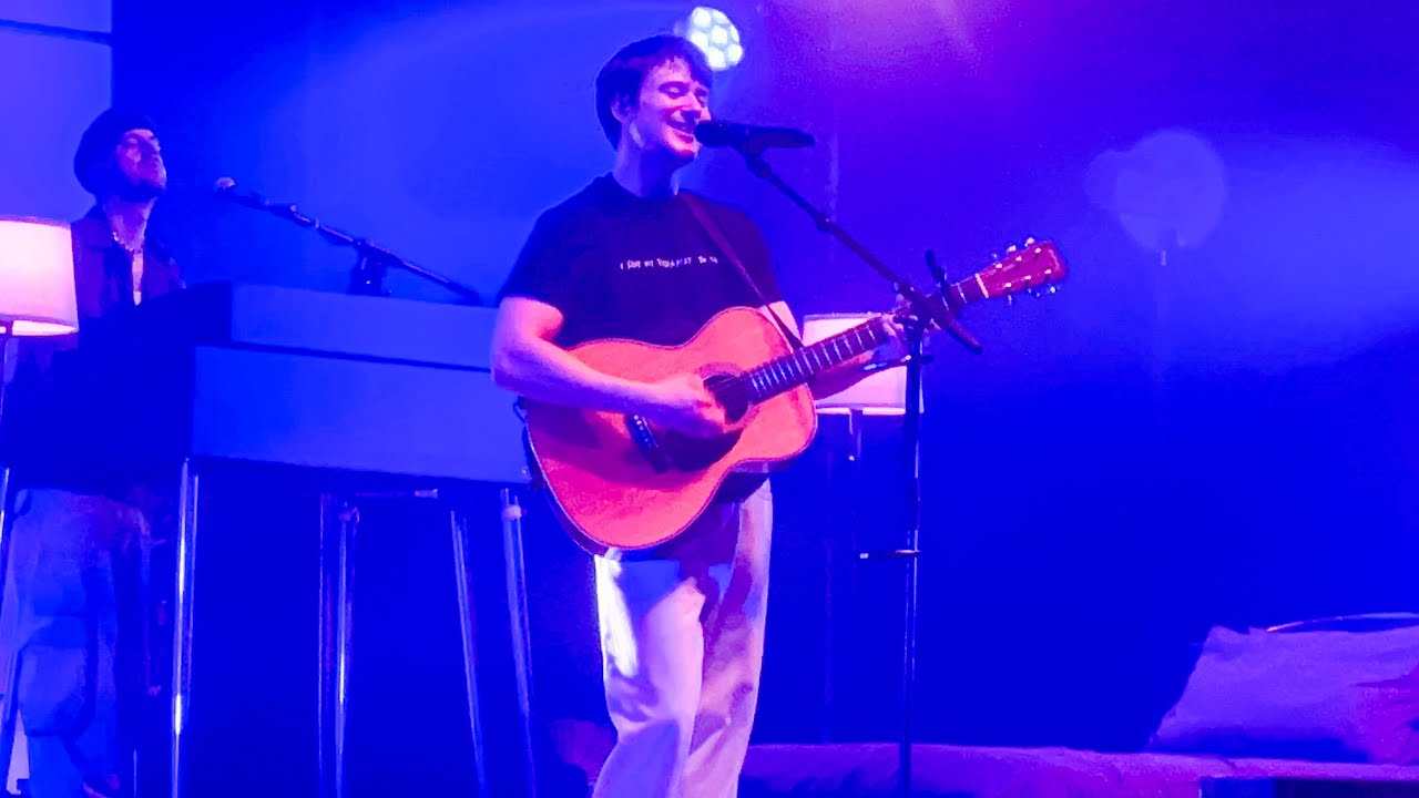 Alec Benjamin - Let Me Down Slowly (live from the 12 Notes Tour, Budapest, 2025)