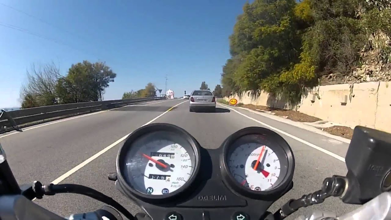 Carretera de la cabra. Alex y su Daelim Roadwing 125 (3º parte)