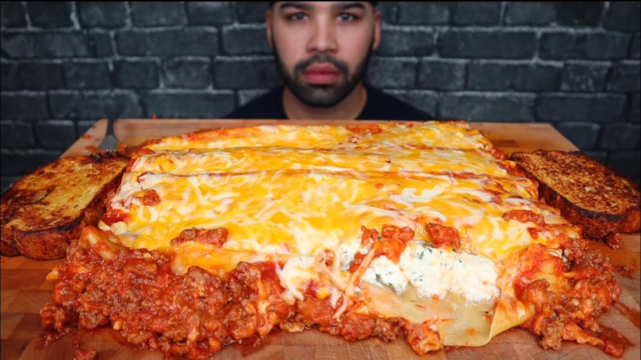 ASMR EATING MY SISTER'S FAMOUS LASAGNA MUKBANG