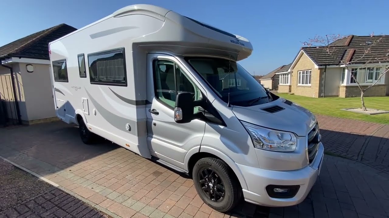 Roller Team Auto-Roller 747, 6 berth, 6 travel seats 2023