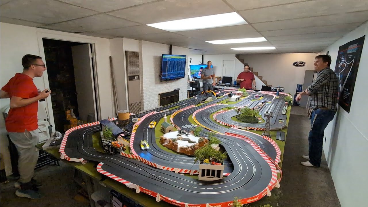 18-круговая цифровая гоночная машина GT Carrera в масштабе 1:24!
