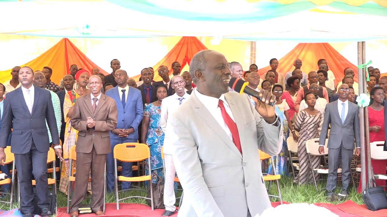 Amakorasi atandukanye Encadreur Pasteur Salvator yakoresheje mu guhimbaza no gutazira Imana