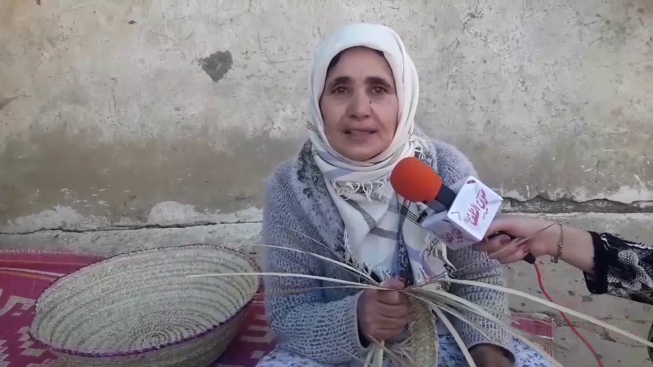 يحدث في ولاية الشلف .. عائلة تقتات معيشتها من صناعة الدوم