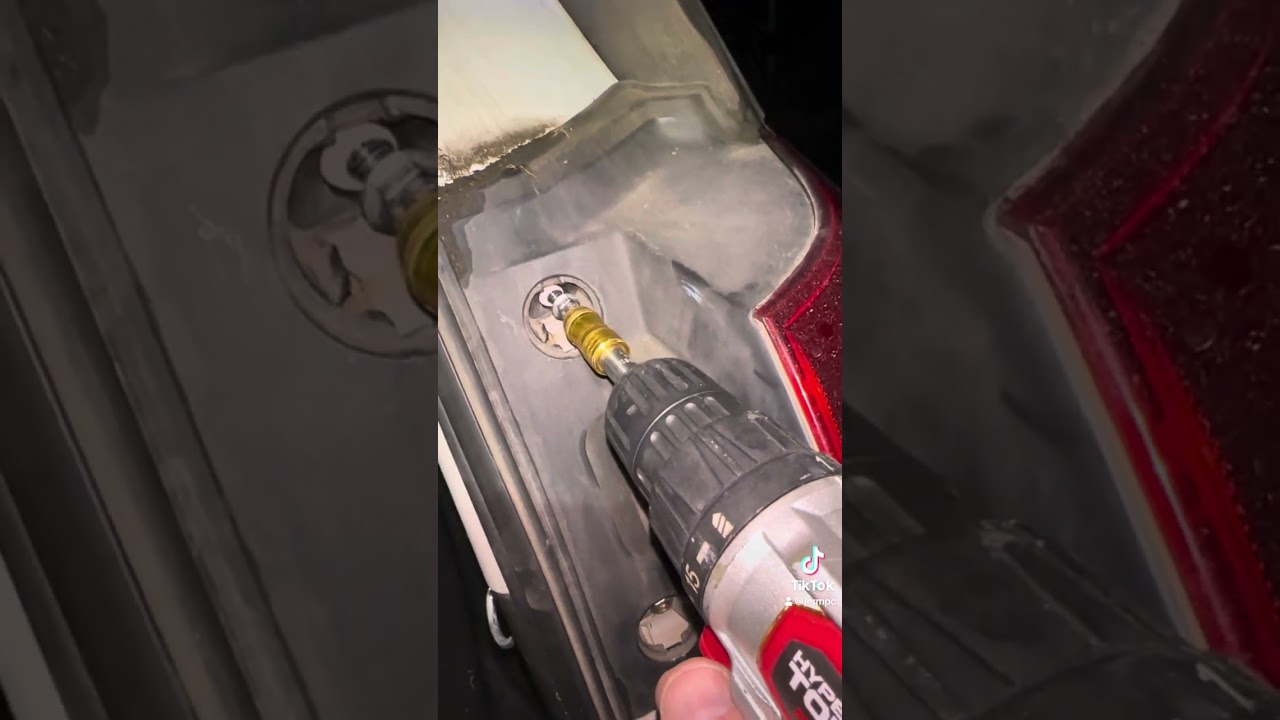 2014 GMC Terrain replacing rear turn signal