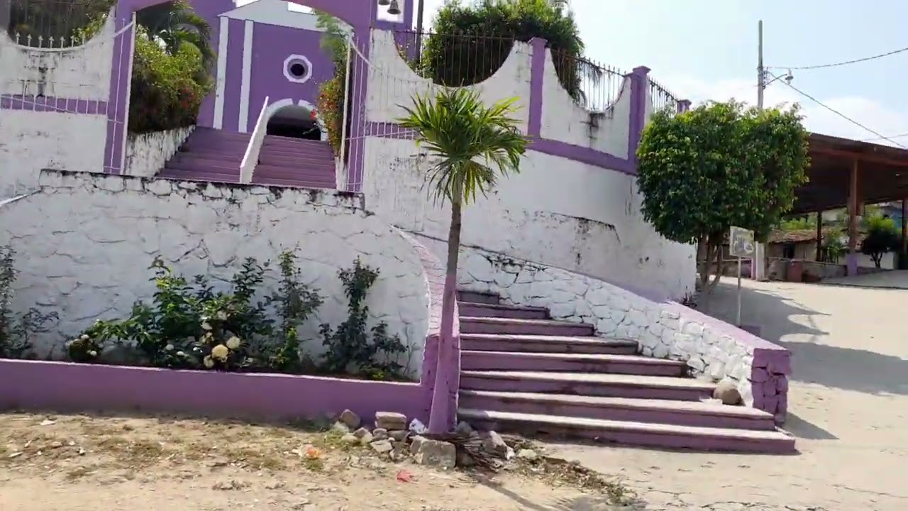 camino cruz grande a tierra colorada. pueblos hermosos de la costa