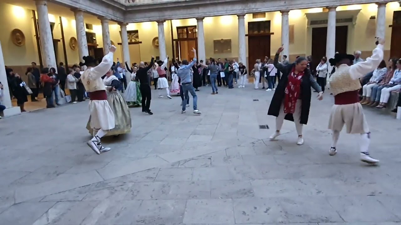 L'Alacantina del mestre Corretja. Grup de balls Les Folies de Carcaixent. C.C. La Nau el 31/03/2023