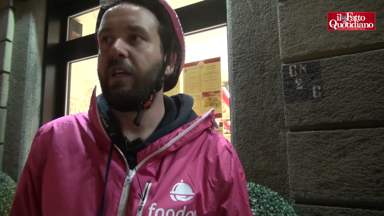 Foodora, una notte insieme a Daniele, rider a Torino. 