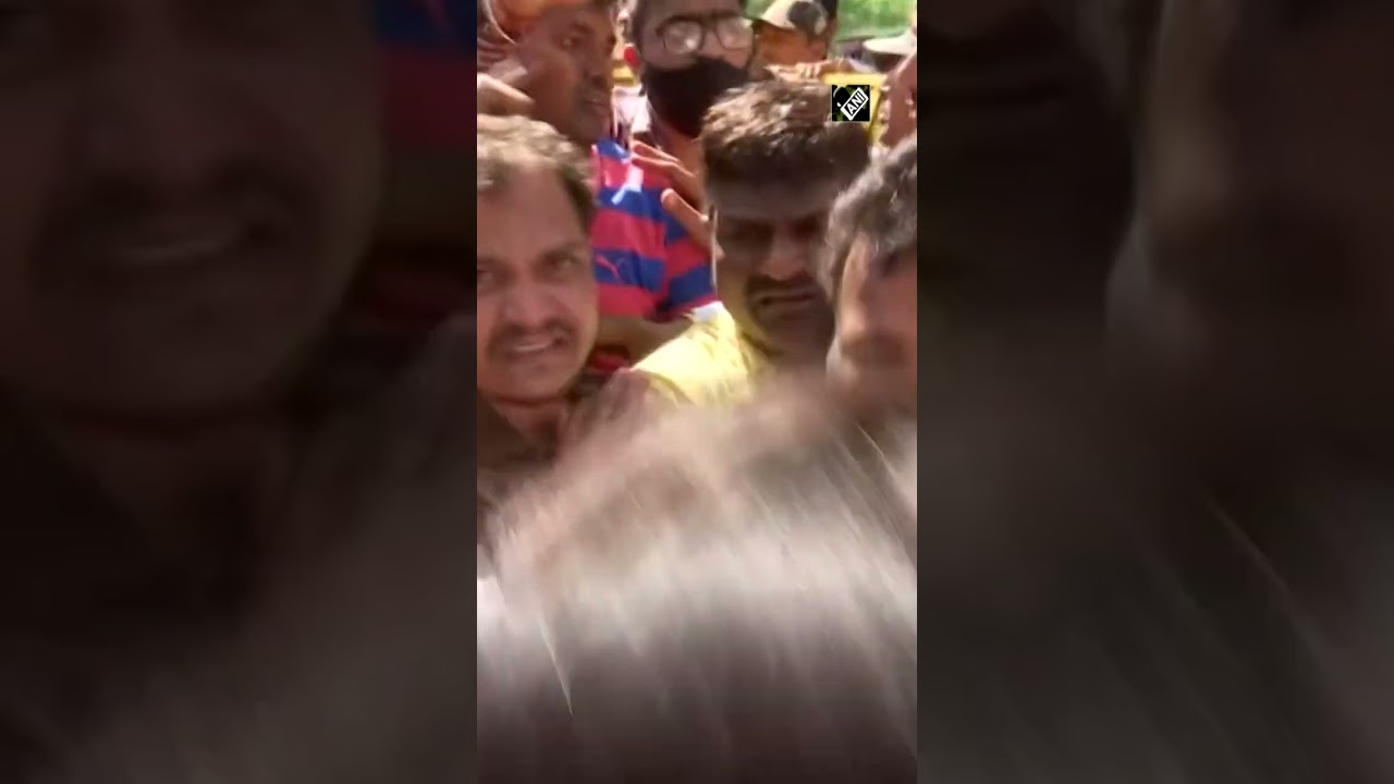 AAP workers stage protest in support of former Deputy CM Manish Sisodia