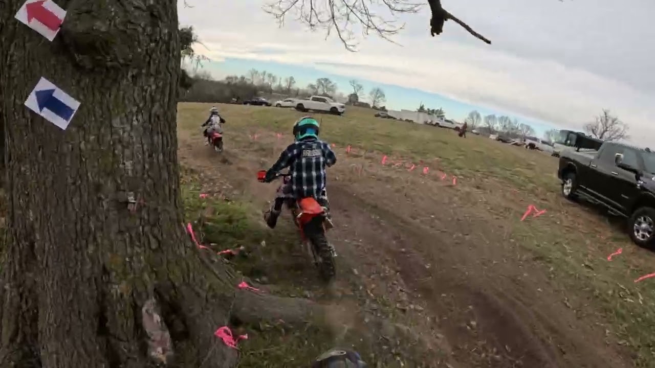 Pee Wee Pro race heats up #dirtbike #harescramble 