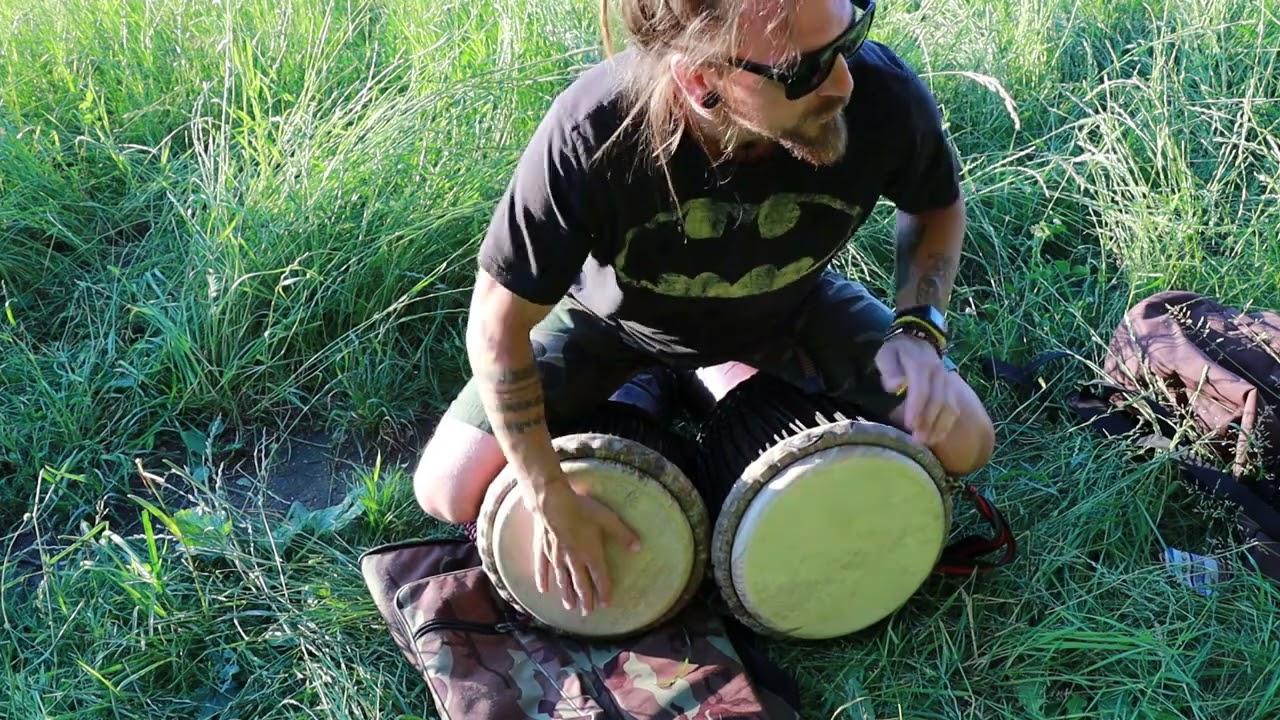 Freestyle na dwa djembe