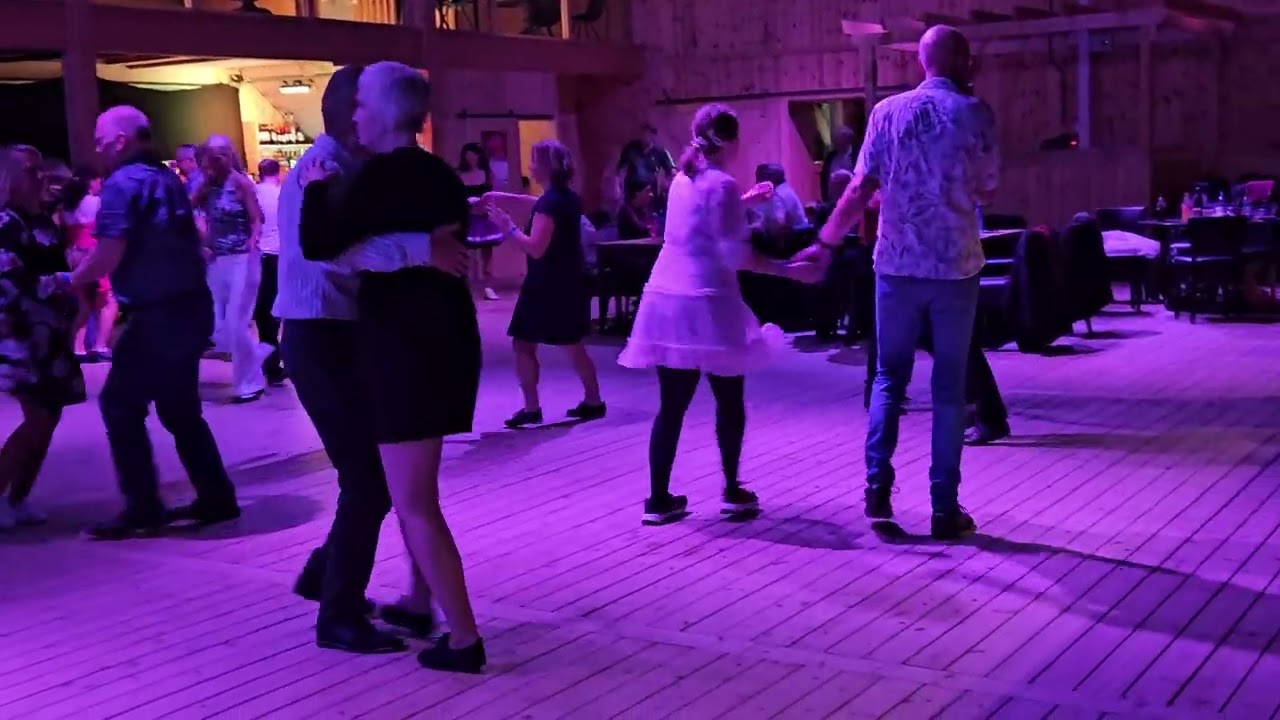 akta dig för svärmor med Donnez på Lavvotunet Dokka camping 11.11.23 Dansnytt Tor Nybakken