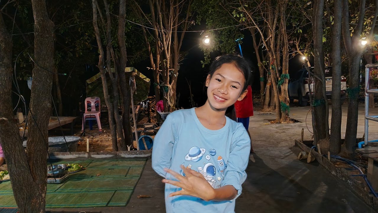 บรรยากาศอบอุ่นยามค่ำของบ้านศรีวิไล