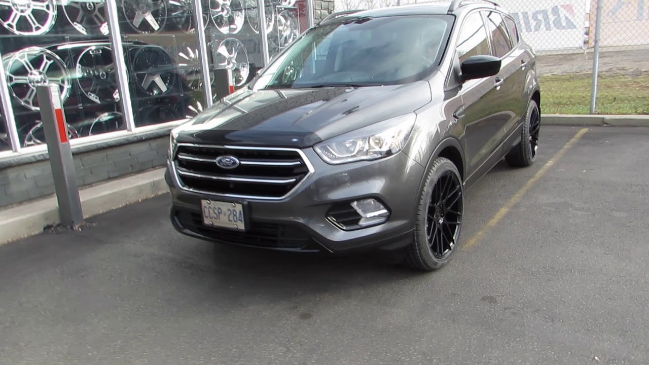 2017 FORD ESCAPE WITH  CUSTOM 19 INCH BLACK RIMS & TIRES