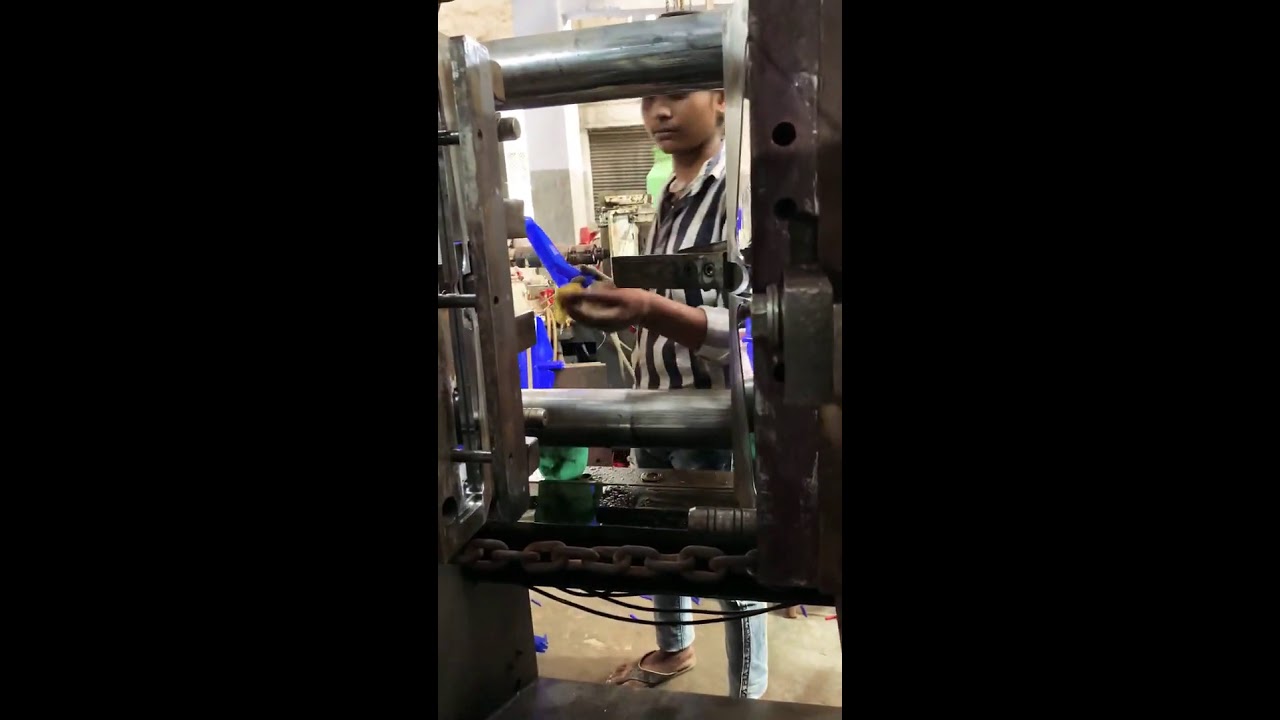 Floor wiper manufacturing