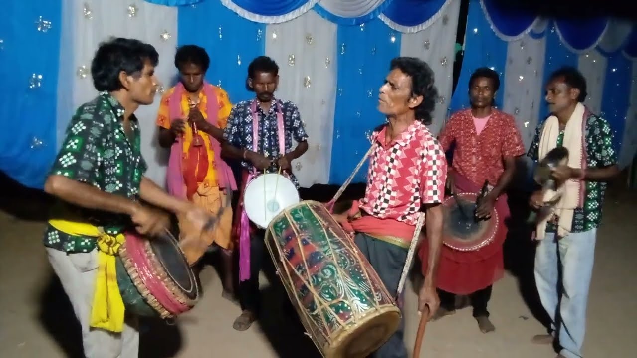 ବରଗଡ଼ ଜିଲ୍ଲା ଗାଇସିଲେଟ ବ୍ଲକ୍ ଅନ୍ତର୍ଗତ ବ୍ରାହ୍ମଣ ମାଲ୍ ଗ୍ରାମରବଜାପାଟି ମଧୁରକଣ୍ଠସ୍ୱରରେଡାଲ୍ ଖାଇ ଗିତ ଗାଇଛନ୍ତି